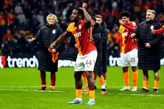 Batshuayi'den Galatasaray Taraftarına Üçlü Selamlama!