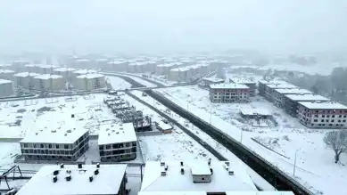 Düzce'de Kar Yağışı Esnafı Vurdu: Kar Topu Savaşı!