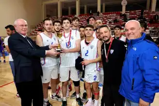 Odunpazarı Başkanı Kurt, Basketbol Finalinde Taraftarların Odak Noktası Oldu