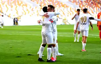Yeni Malatyaspor, Manisa FK'ya Ağır Yenilgi Yaşadı!