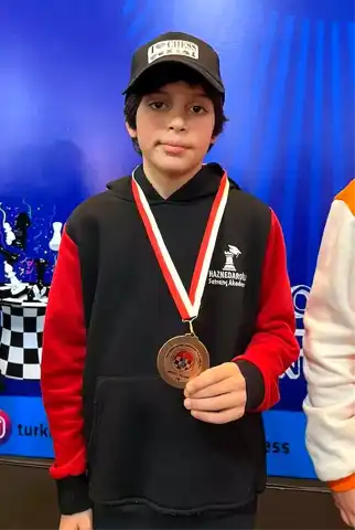 Depremzede Kürşat, Satrançta Milli Takımda!