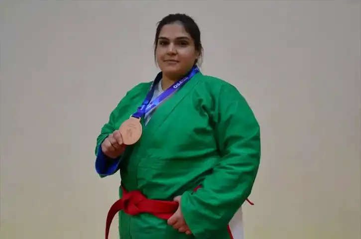 Ebru Atabay Kuraşta Dünya Üçüncüsü!